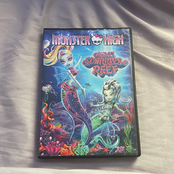 This is the monster high great starrier reef movie and it comes with everything - Picture 1 of 4